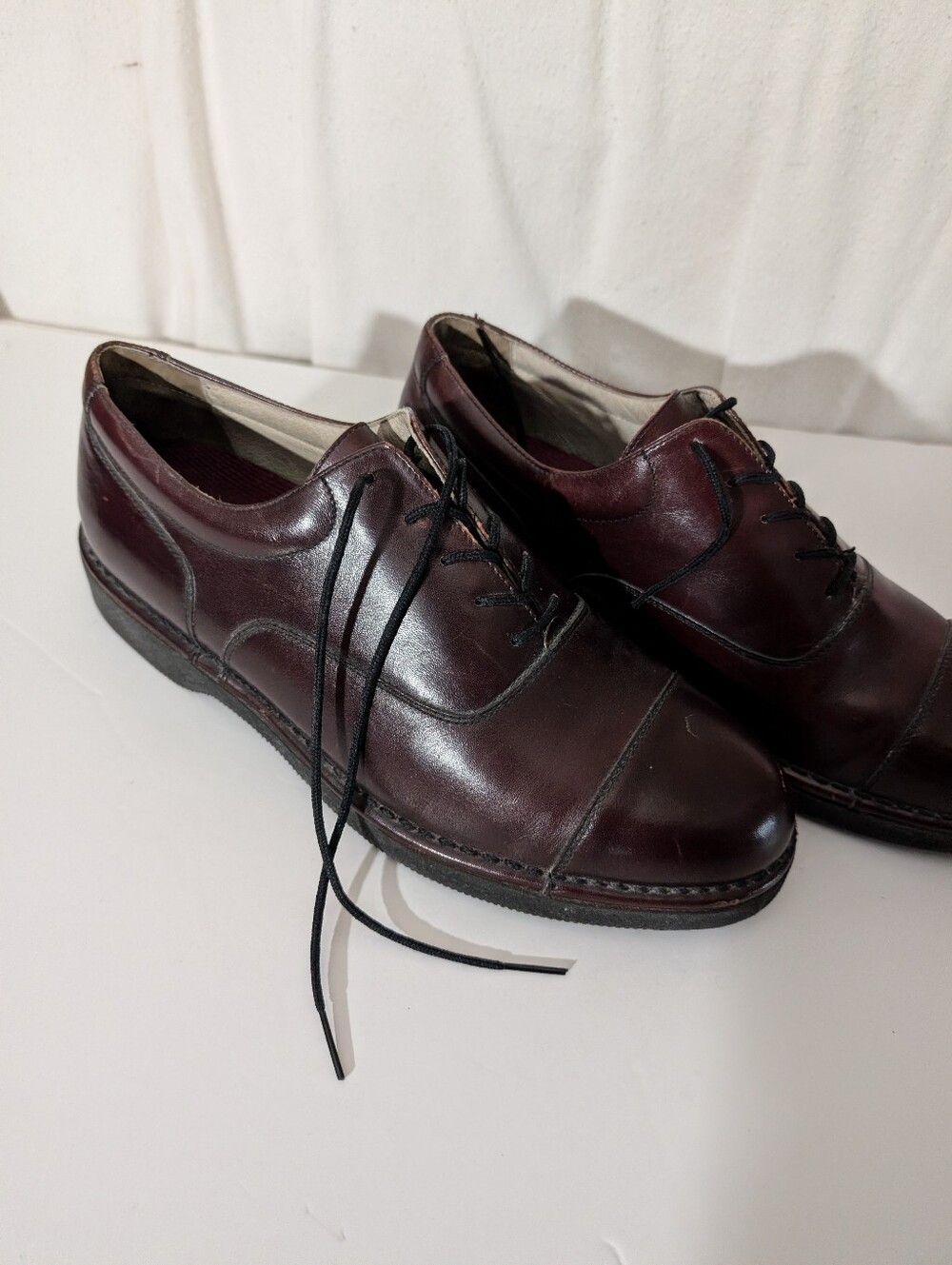 Men's Classic Rockport Lace-Up Dress Shoes in Burgundy